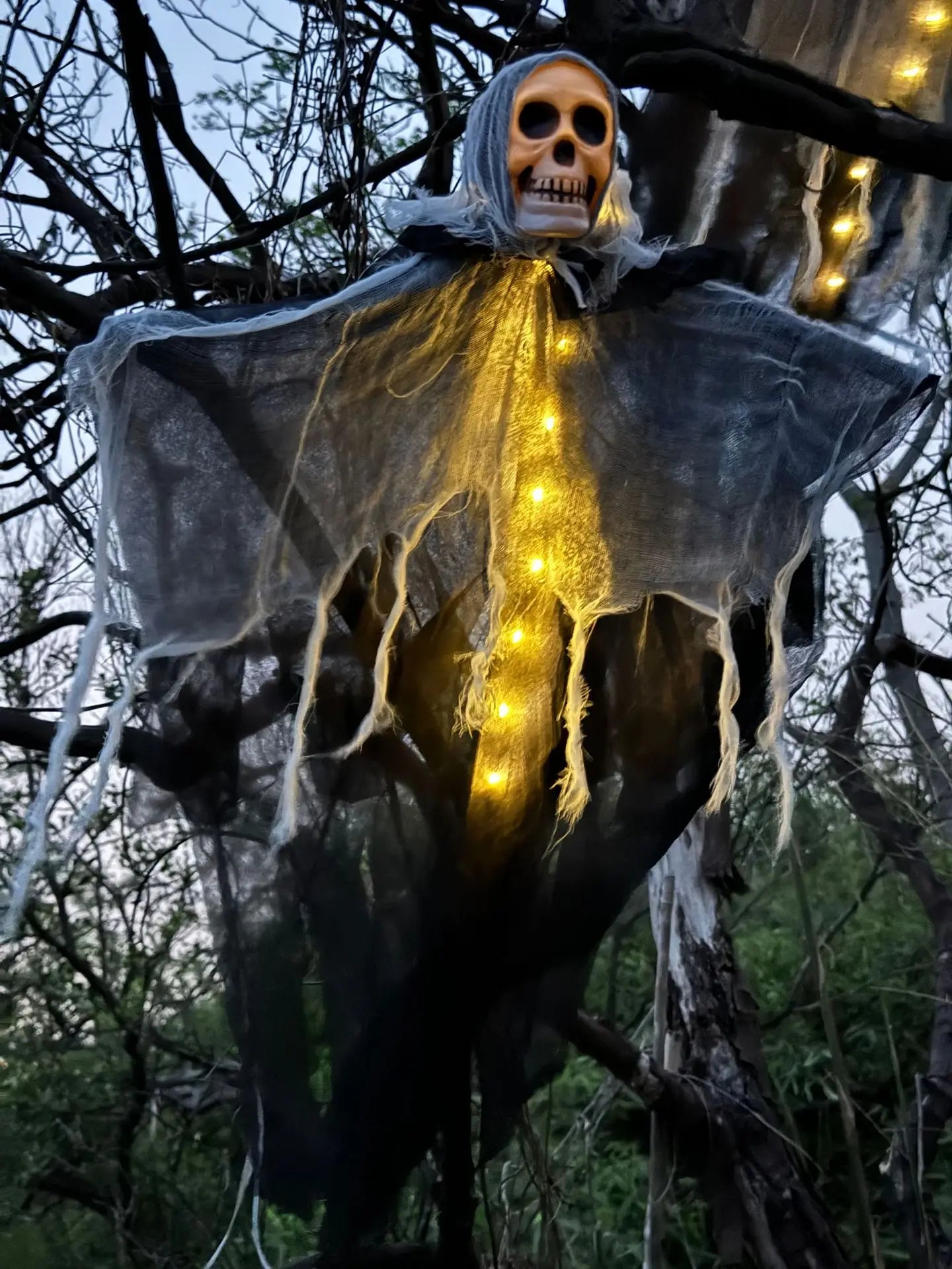 LED Skeleton & Ghost String Lights – Halloween Indoor & Outdoor Decor